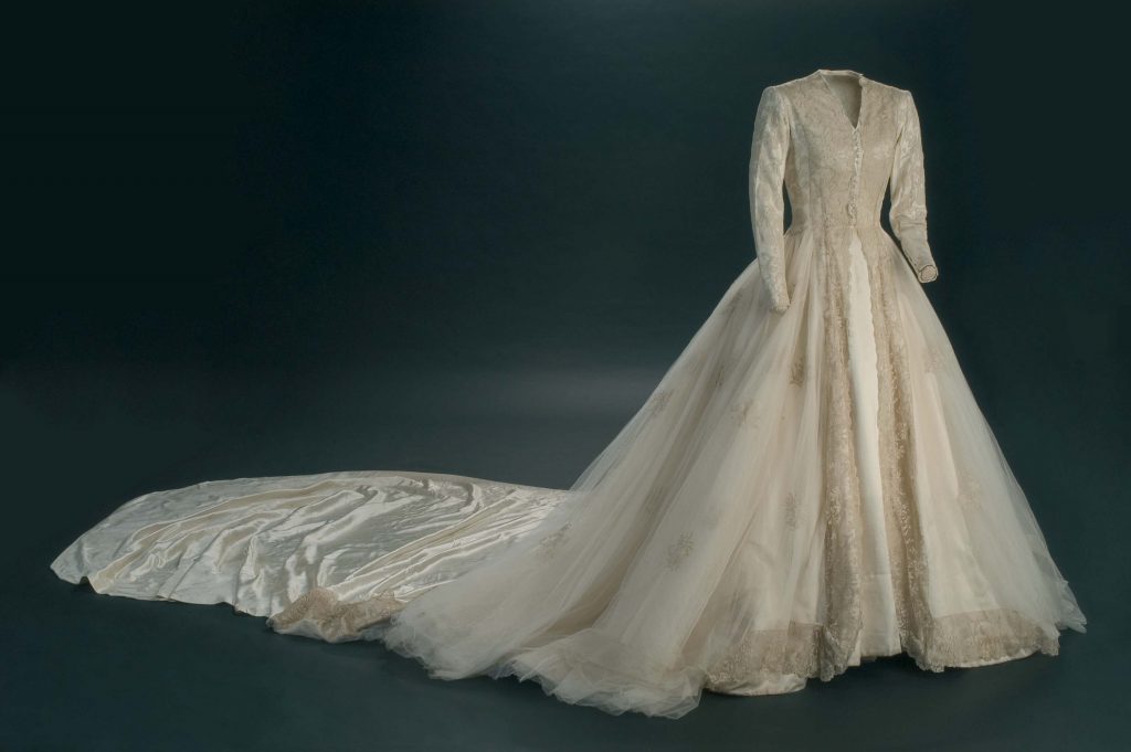 Cásate con el vestido de mamá, taller de costura